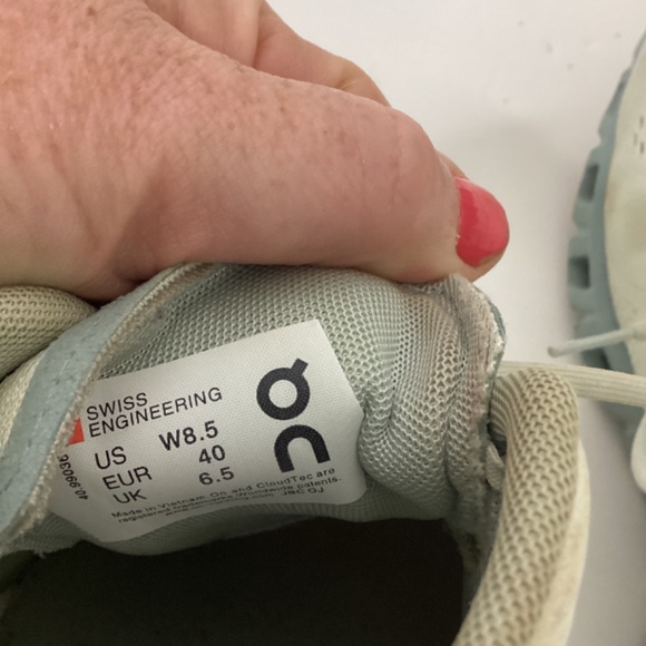 On Cloud X Womens Running Athletic Shoes Ivory Blue 8.5 Stains Shoes do have spo - Picture 6 of 8